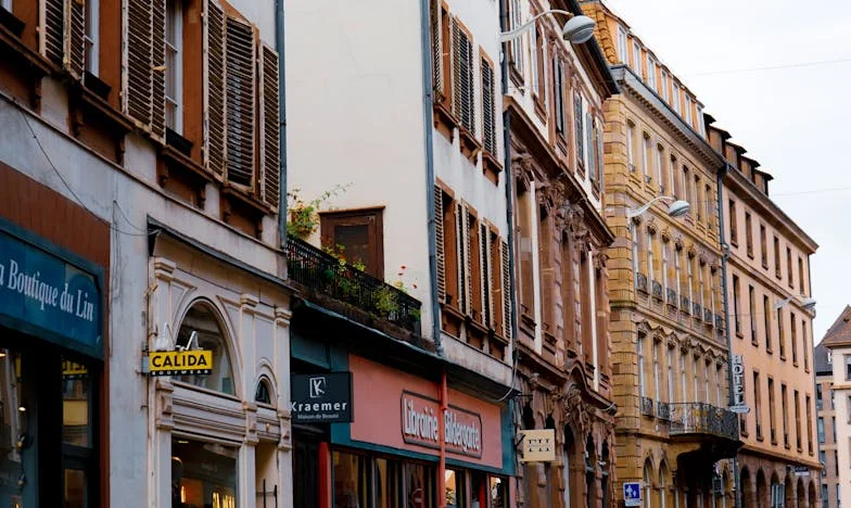 Můj muž přivedl milenku domů, když jsem byla s naším synem v nemocnici: Reakce mé matky mě šokovala