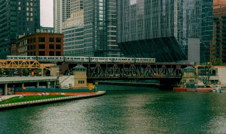 Když domov přestane být útočištěm: Příběh o víře, rodině a hledání smíru