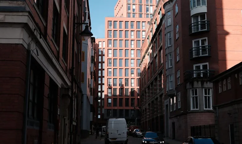 Když minulost zaklepe na dveře: Příběh o ztracené lásce a rodinných tajemstvích