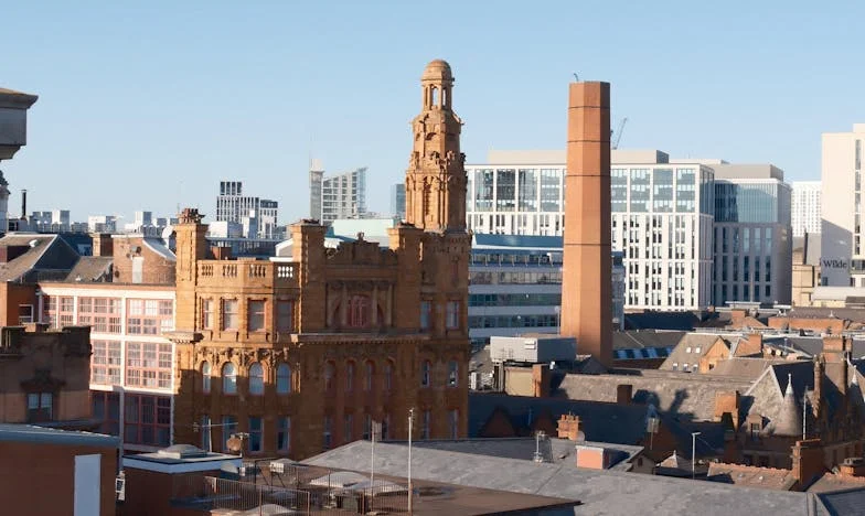 Když se o svatbě svého syna dozvíte od sousedky: Příběh Marie a ticha v rodině