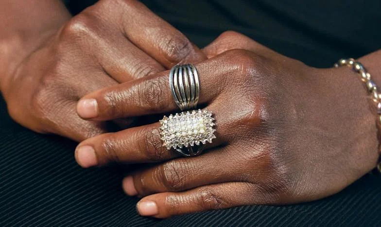 „Kup si sám rohlíky a nauč se prát – už toho mám dost!” Příběh ženy, která řekla dost manželovi, co nechtěl dospět