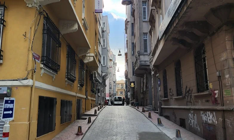 Mezi dvěma ohni: Když láska nestačí