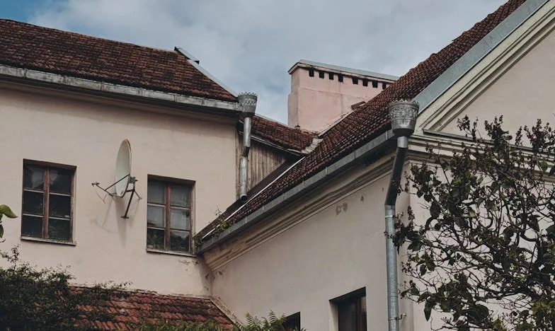 Můj muž mi poslal fakturu za naše společné roky – příběh o lásce, penězích a zradě v české rodině