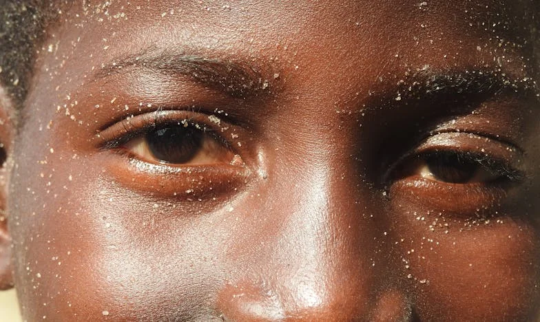 Na šedesátku rozvod: Když vám manžel místo dárku předá rozvodové papíry