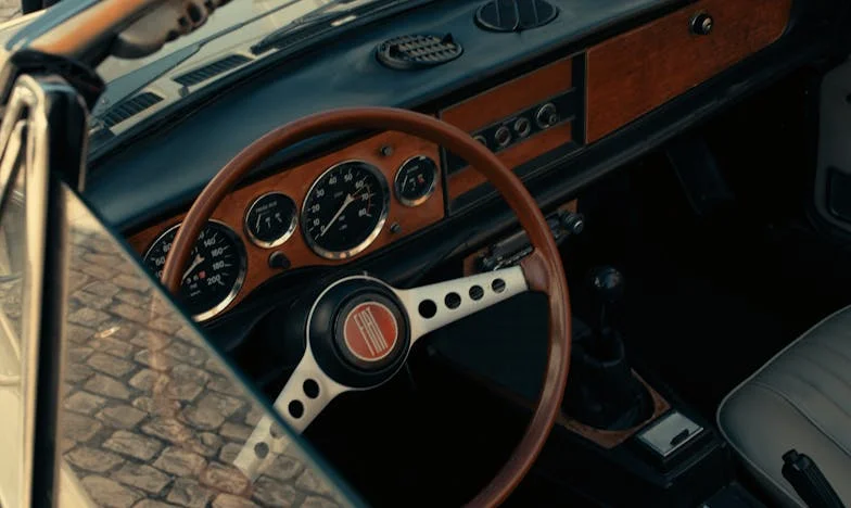 Ozvěny nevyřčené lásky: Příběh zanedbání a samoty v srdci Prahy