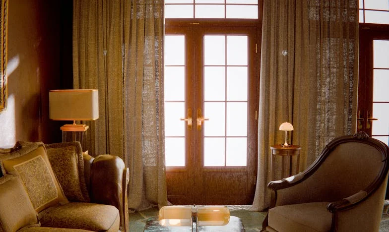 Slib, který mě zlomil: Příběh o sesterské lásce, rodinných konfliktech a ceně domova