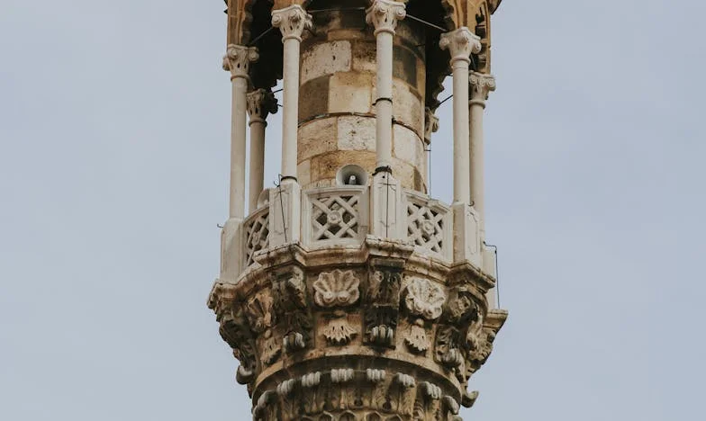 Ticho nedělních obědů: Když se rodina rozpadá u stolu