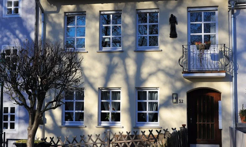 Vyhozená z vlastního života: „Nejsi matka, ale prokletí“ – Můj pád a boj o syna