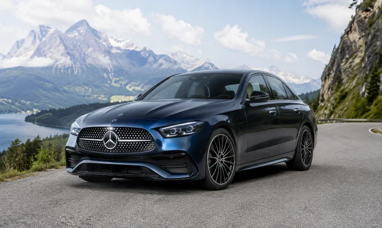 Novi Mercedes-Benz razred C 2026: klasika vstopa v digitalno dobo