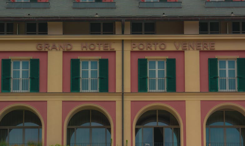 Cień ojca: Opowieść o rodzinie, zdradzie i przebaczeniu