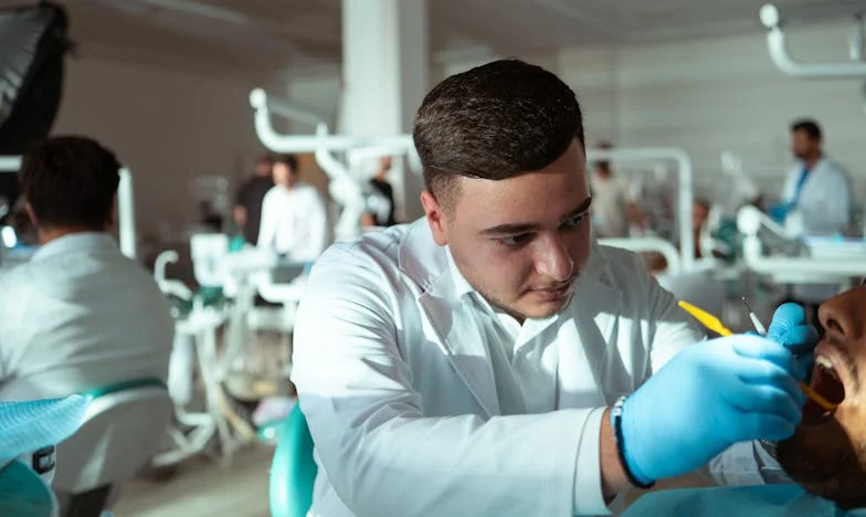 Między Ciszą a Krzykiem: Opowieść o rodzinie, która rozpadła się w jeden wieczór