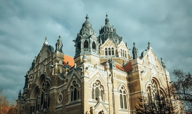 „To już nie jest nasz dom” – jak mama zamieniła mieszkanie w pole bitwy i rozbiła naszą rodzinę