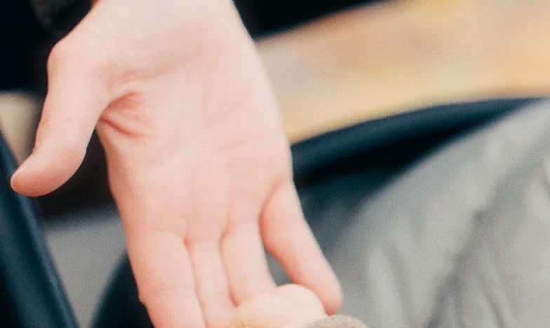 Czerwcowy deszcz, który zmienił wszystko: Opowieść o rodzinie, samotności i drugim początku