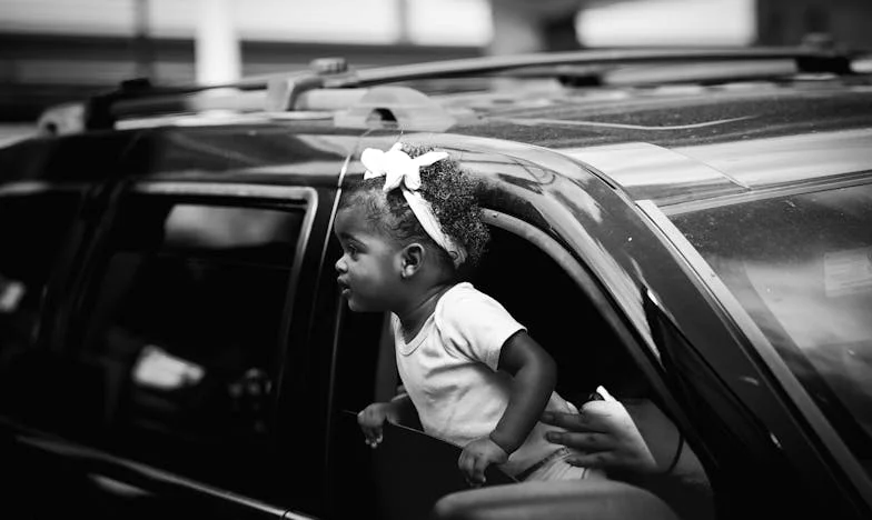 Kwiaty na mojej sukience, łzy na policzkach: Moja noc wstydu i siły – historia Magdy z polskiego balu maturalnego