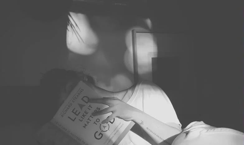 Otworzyłam szkatułkę mamy i dowiedziałam się, kim naprawdę jestem. Czy można wybaczyć rodzinne kłamstwa?