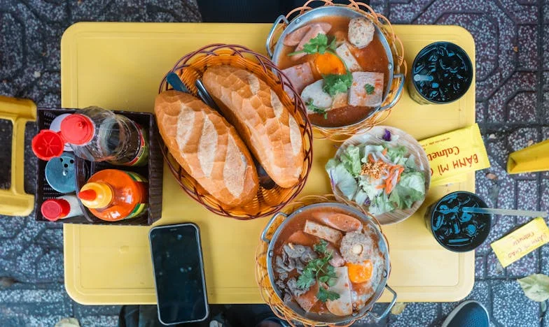 Po rozwodzie zostałam bez domu – teraz buduję swój, ale boję się zaufać nowemu partnerowi. Moja historia pełna jest łez, nadziei i pytań bez odpowiedzi.