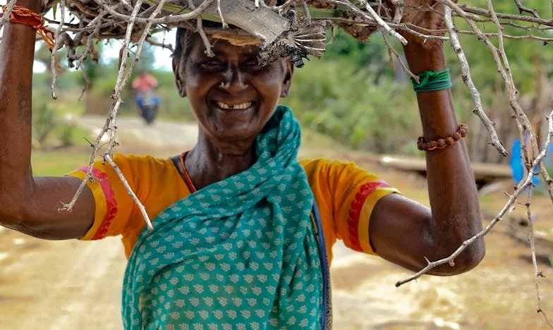 Własne szczęście kosztem innych: Jak wnuk pozbawił dziadka dachu nad głową – historia z polskiego blokowiska