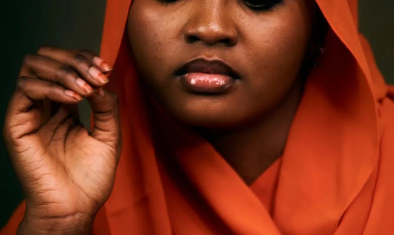 Gdy dom przestaje być schronieniem: Historia Magdy, która walczy o siebie wśród rodzinnych konfliktów