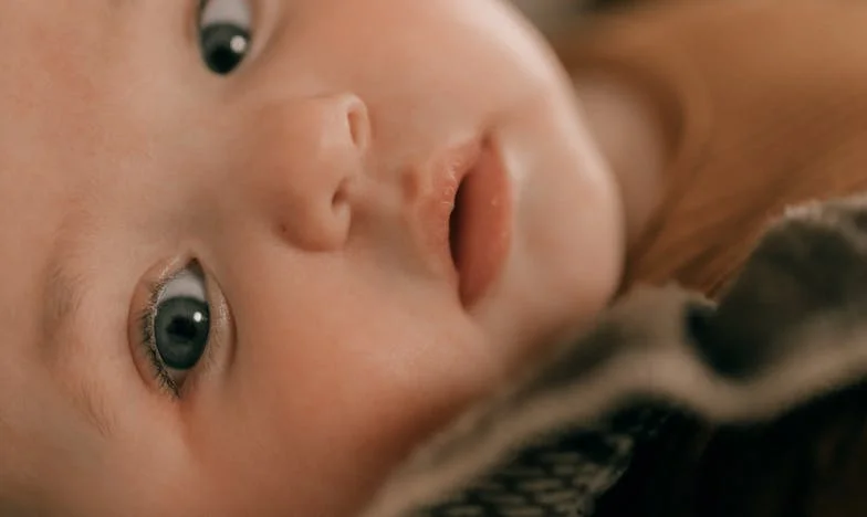 Kiedy serce wybiera: Historia sieroty i sprzątaczki w cieniu polskiej służby zdrowia