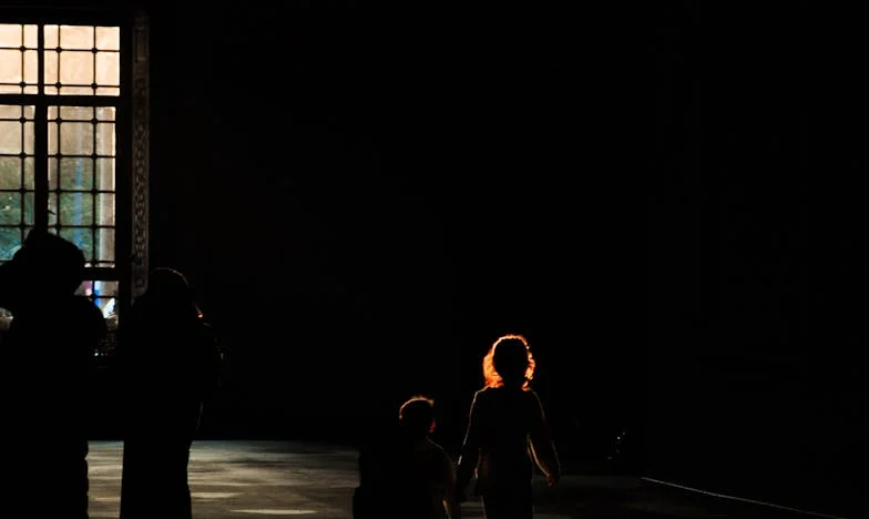 „Nie jestem głodny, tylko smutny” – Moja walka z biedą i wstydem w szkolnej stołówce