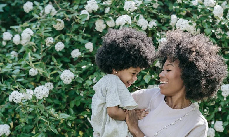 Nie spiesz się za mąż, Emilia: Ucieczka panny młodej spod władzy despotycznej rodziny narzeczonego