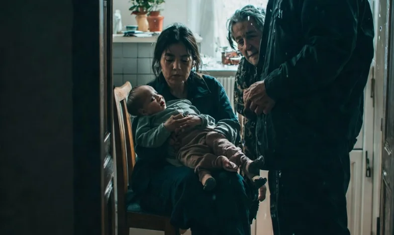 Pukanie do drzwi: Łzy teściowej i cisza zdrady