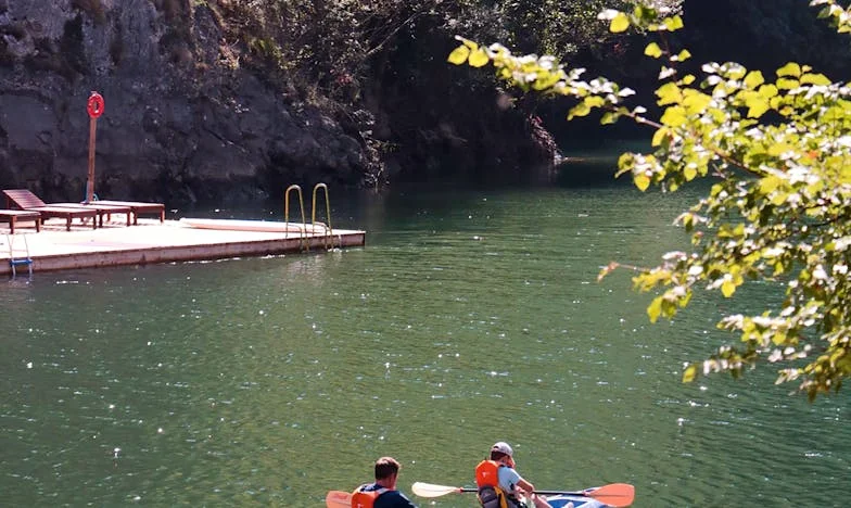 Decyduj: z nią czy z nami?