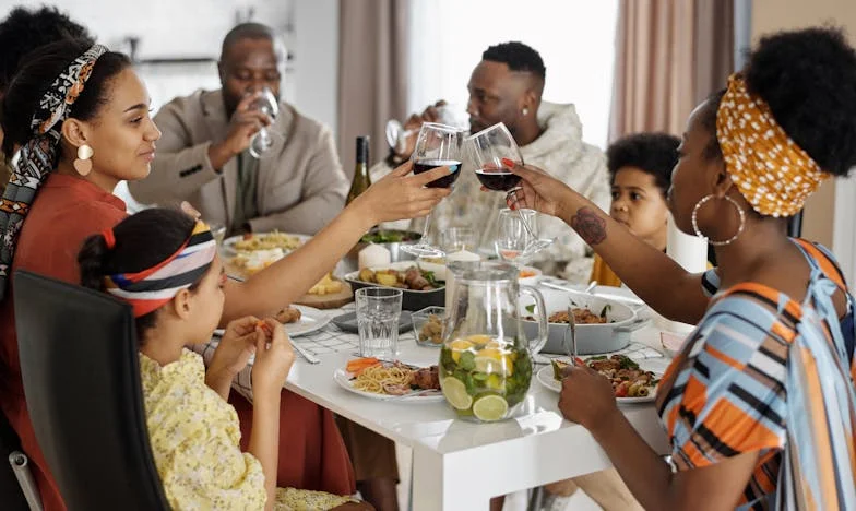 Między czterema ścianami: Gdy rodzina staje się zagrożeniem. Moja walka o własny dom i godność