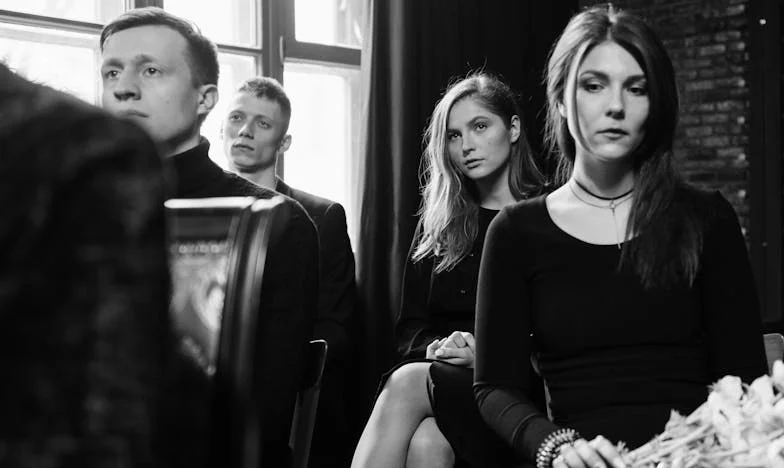 Między młotem a kowadłem: Oporna opowieść o rodzinie rozdzieranej przez testament