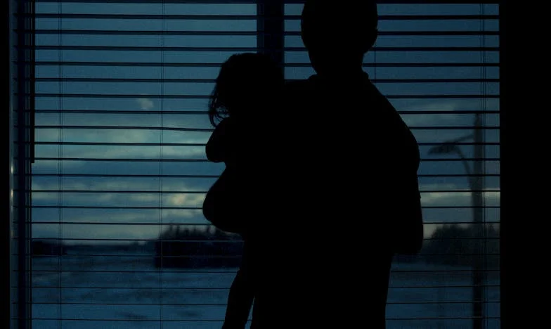 Moja córka nie akceptuje mojego nowego partnera – czy mam prawo do szczęścia, jeśli ona cierpi?