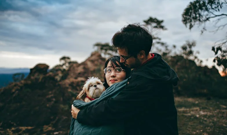 Niewidzialne pęknięcia: Życie między miłością a żalem