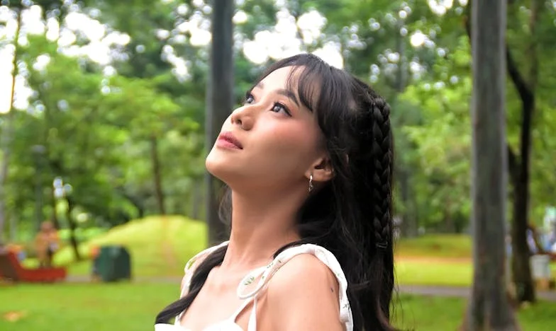 Przybrane Siostry: Historia o Zazdrości, Stracie i Przebaczeniu