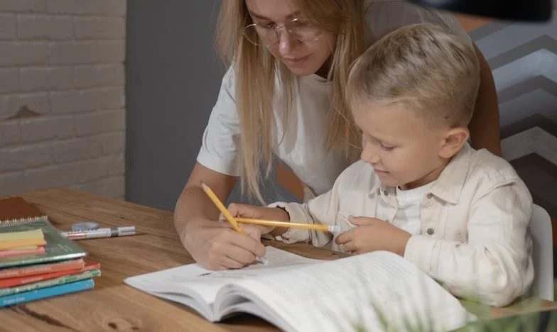 "Czasem wystarczy jedno spojrzenie, by uratować czyjeś życie" – historia kierowcy szkolnego autobusu z Warszawy, który nie przeszedł obojętnie obok dramatu dziecka