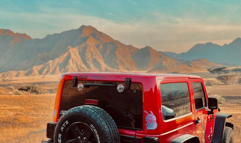 „Jak mogłeś przyprowadzić do domu tę dziewczynę? Przecież ona nawet nie ma studiów, jest tylko kelnerką” – historia o miłości, rodzinnych oczekiwaniach i walce o własne szczęście