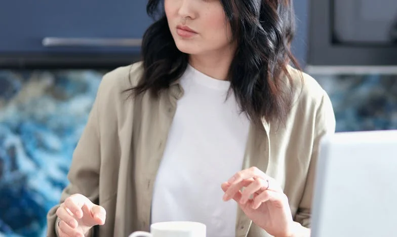 Nieprawda pod jednym dachem: Historia siostrzanej miłości i zdrady