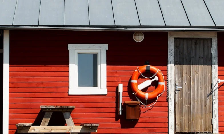 Gdy odsunął cegłę, pokazał mi sekret, który ukrywał przez 39 lat…