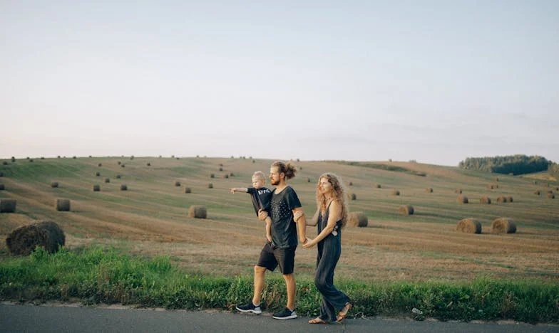Mój mąż ma bogatych rodziców, ale nasz synek nie dostaje od nich nic: Czy miłość wystarczy, gdy rodzina odwraca się plecami?
