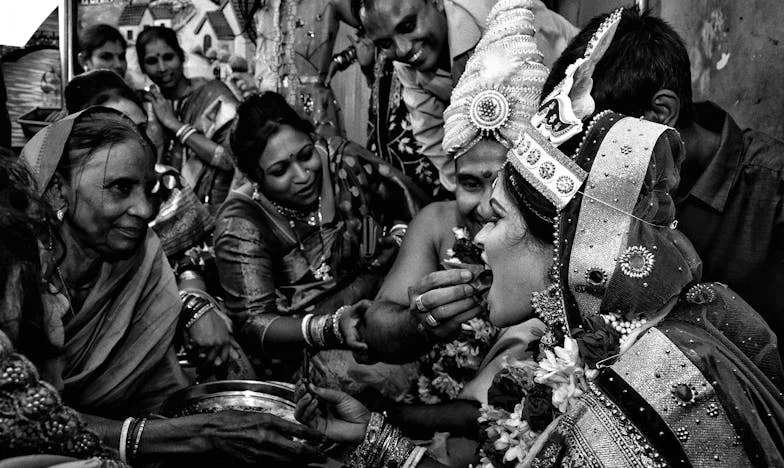 Mój sąsiad zapukał do drzwi o piątej rano: „Nie idź dziś do pracy. Zaufaj mi.”