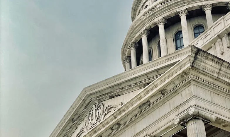 Zapukała do drzwi. Teściowa w łzach i zdrada, która nie chce umrzeć