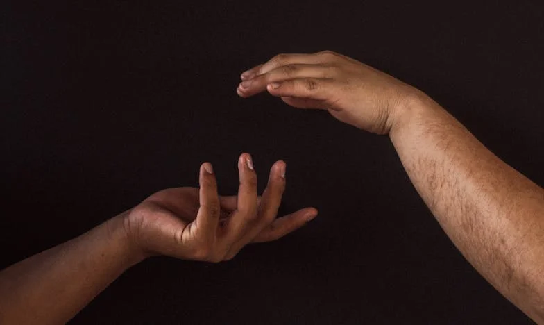 Zostałam sama w kuchni z telefonem w dłoni, kiedy usłyszałam, że odchodzi — dokładnie w dniu mojej diagnozy