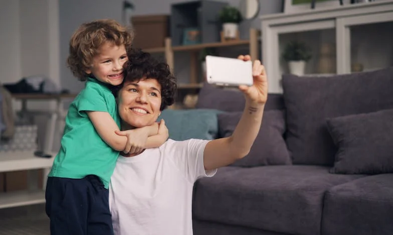 Kiedy Mój Syn Powiedział, Że Chce Zamieszkać w Domku nad Jeziorem: Matczyna Walka Między Strachem a Odchodzeniem