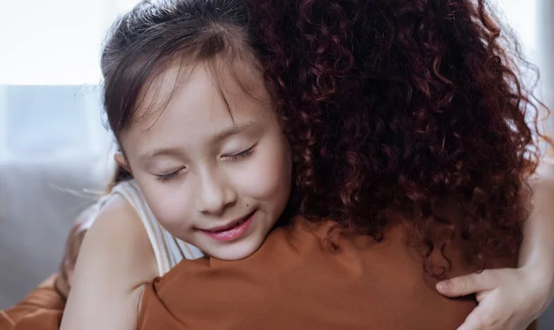 Między miłością a lojalnością: Opowieść matki i córki