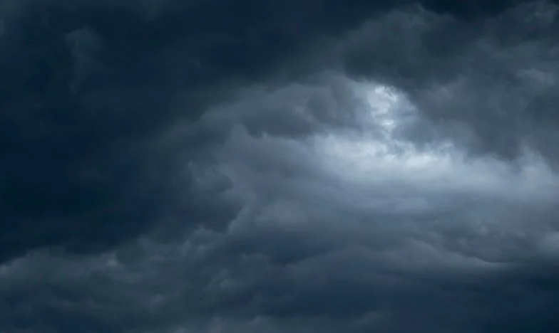 Między młotem a kowadłem: Jak narodziny mojej córki rozbiły naszą rodzinę (i jak próbowaliśmy to naprawić)