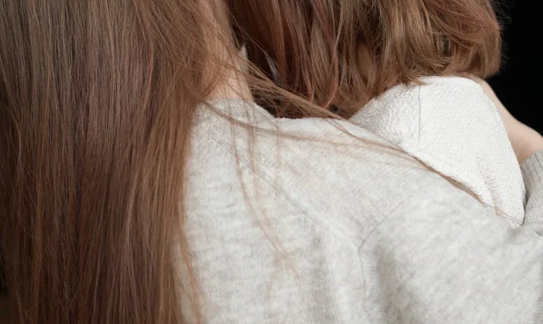 Między młotem a kowadłem: Kiedy rodzina rozdziera serce