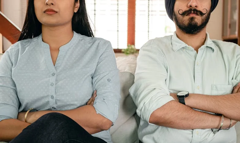 Niewidzialna Jury: Moda, Ocenianie i Poszukiwanie Akceptacji