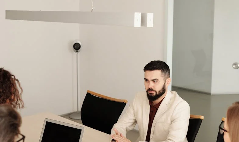 „Obudź się i zrób mi kawę”: Jak brat mojego męża zburzył nasz spokój