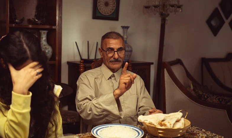 Okrutny wybór mojej teściowej: Jak faworyzowanie jednego syna zniszczyło naszą rodzinę