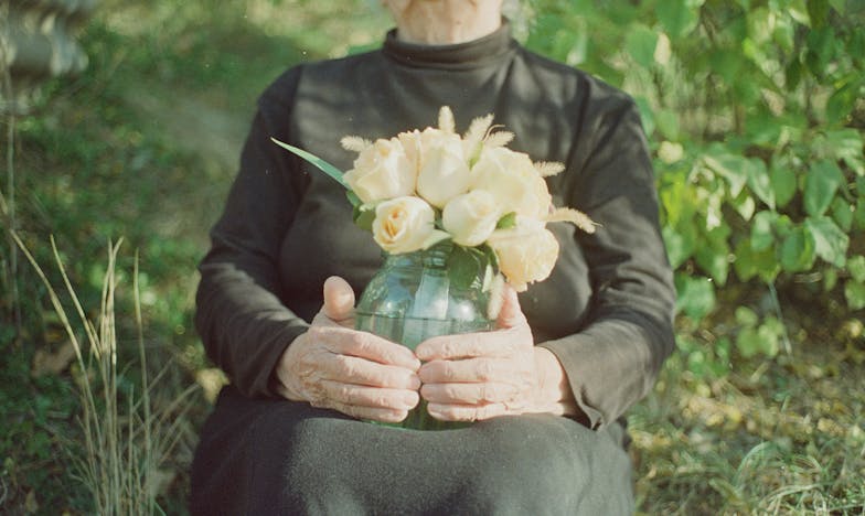 Okrutny wybór mojej teściowej: Jak faworyzowanie jednego syna zniszczyło naszą rodzinę