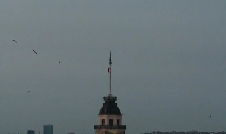 Pod Wieżą Ciśnień: Historia Rodziny, Tajemnic i Przetrwania – Opowieść Anny Wójcik