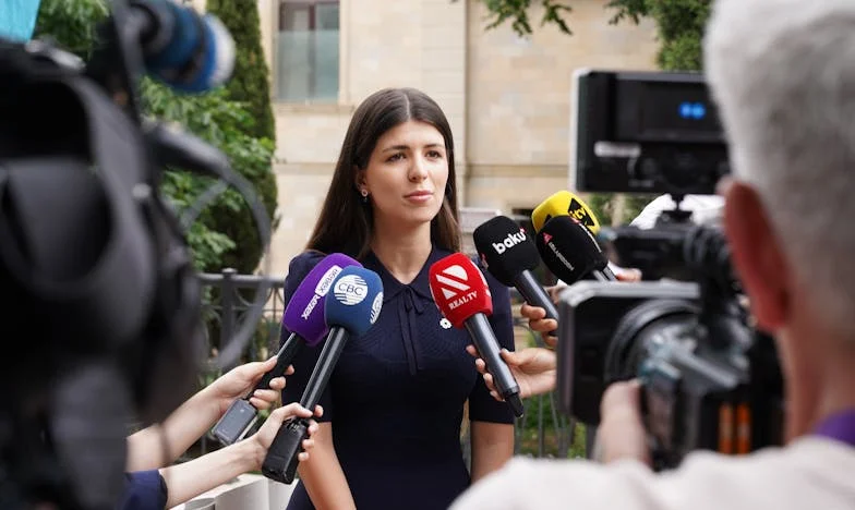 Niewidzialna przy jednym stole: opowieść Magdy o tym, jak łatwo zostać zignorowaną